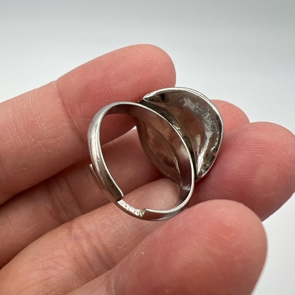 Elegant Silver Ring with Purple Stone Vintagr - Picture 8 of 11